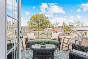 Rooftop Deck with Parking - 3 Blocks to KING
